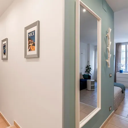 Azur - Quiet Center Location By The Sea *