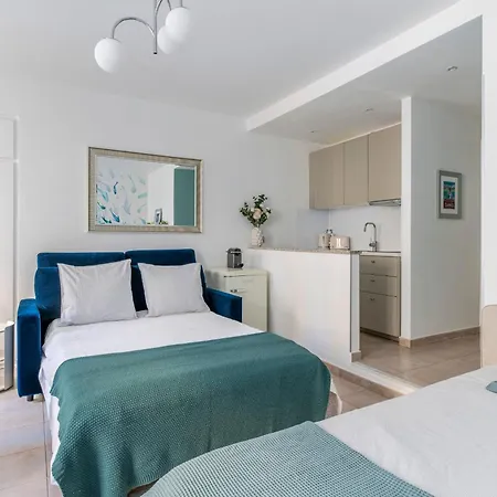 Daire Azur - Quiet Center Location By The Sea *