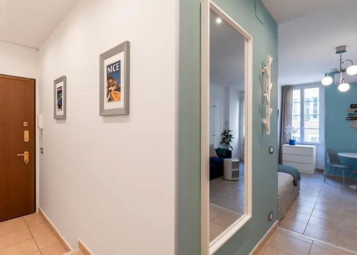 Azur - Quiet Center Location By The Sea *