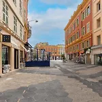 Azur - Quiet Center Location By The Sea Апартаменты *