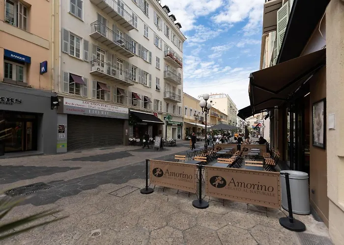 Azur - Quiet Center Location By The Sea